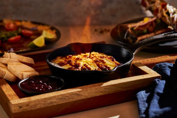 Queso flameado